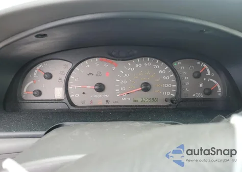 2002 Toyota Sequoia Sr5 z USA, uszkodzony, nr VIN 5TDBT44AX2S104635